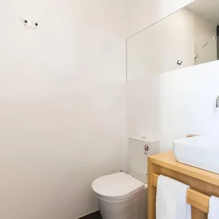 Apartamento Lisbon Airport Suites - Wood Bedroom *