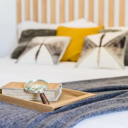 Lisbon Airport Suites - Wood Bedroom Apartamento *