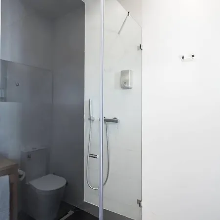Lisbon Airport Suites - Wood Bedroom Lisboa