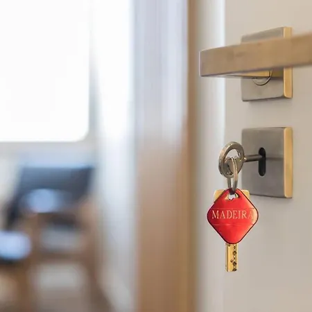 Lisbon Airport Suites - Wood Bedroom * Lisboa
