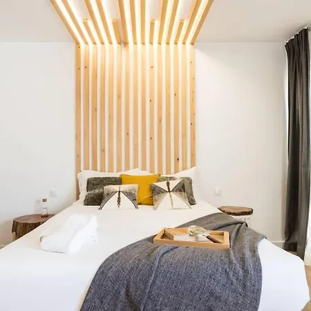 Lisbon Airport Suites - Wood Bedroom Lisboa